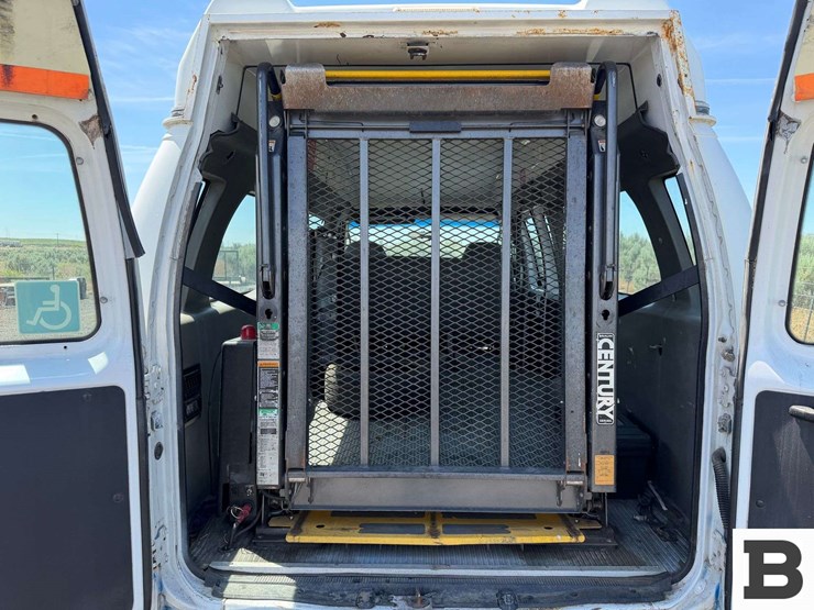 2007-ford-econoline-e-250-wheelchair-van-image-15