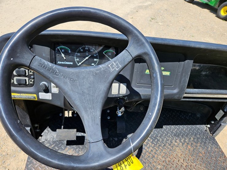2016-john-deere-gator-image-28