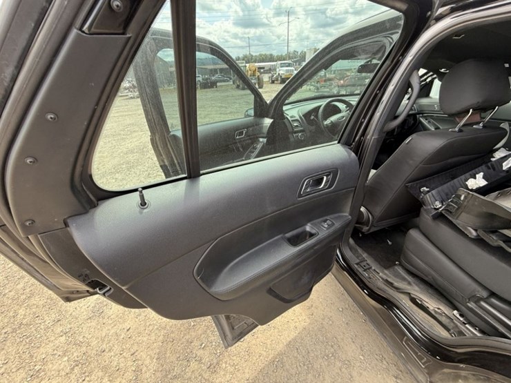 2019-ford-explorer-image-23