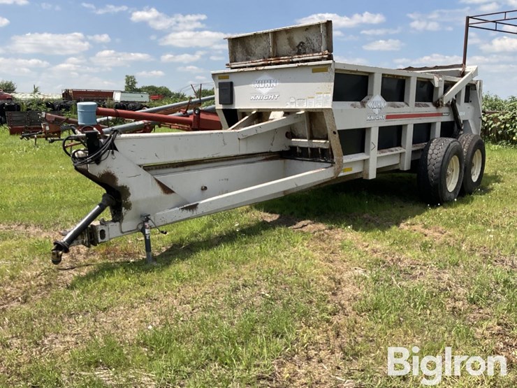 kuhn-2054-pull-type-hydra-push-manure-spreader-image-1