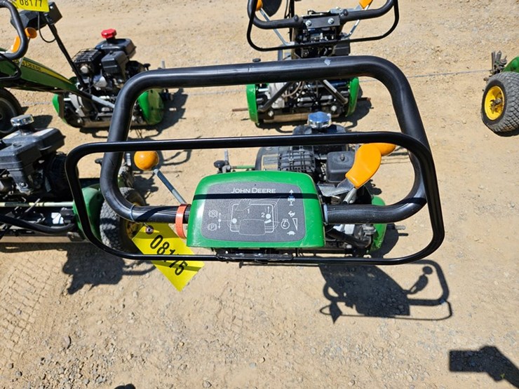 john-deere-220-image-4