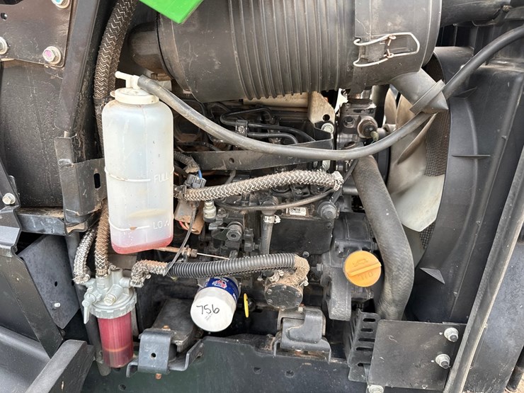 2014-john-deere-2025r-image-19