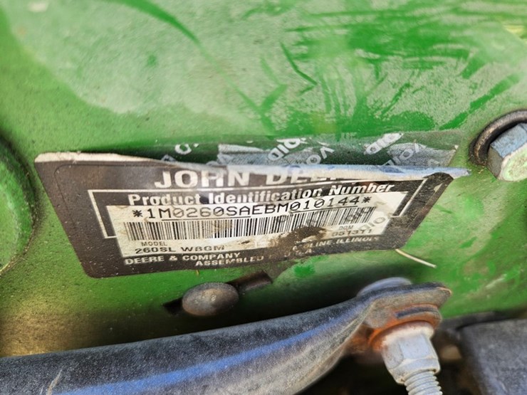 john-deere-220-image-16