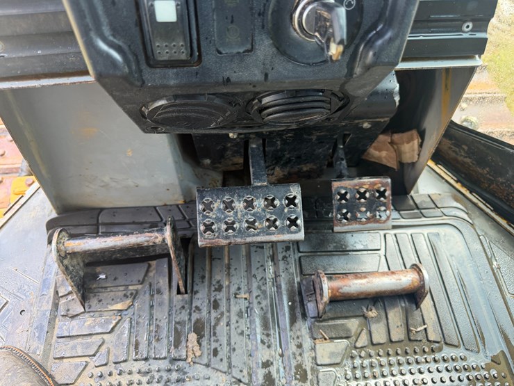 2005-caterpillar-d5g-image-67