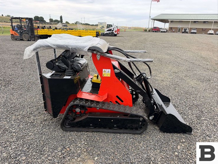 2026-sdlanch-ssl580-mini-skid-steer-image-6