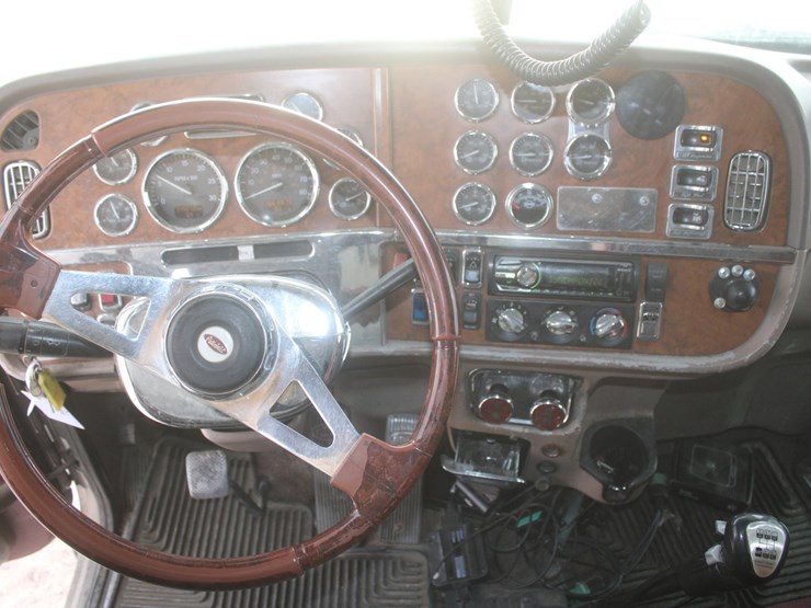 2006-peterbilt-379x-image-78