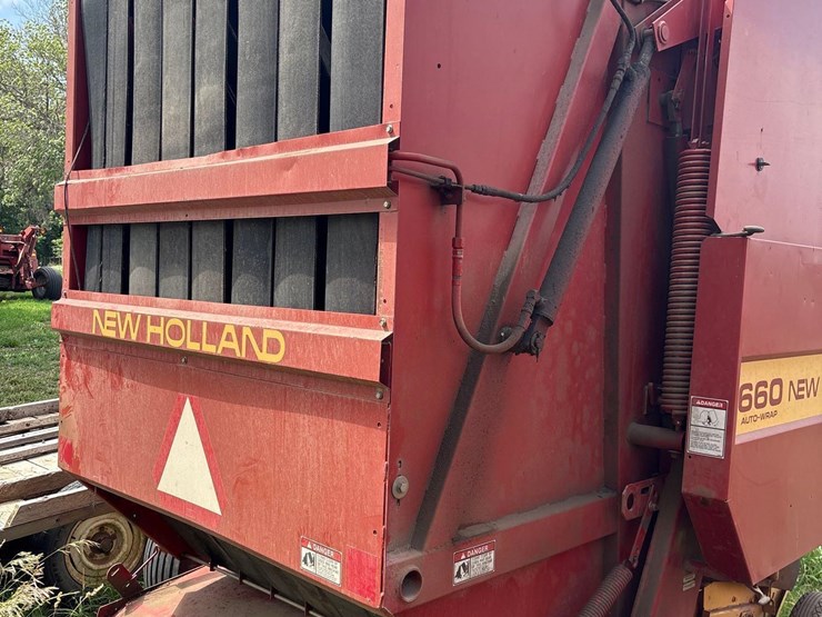 new-holland-660-image-6