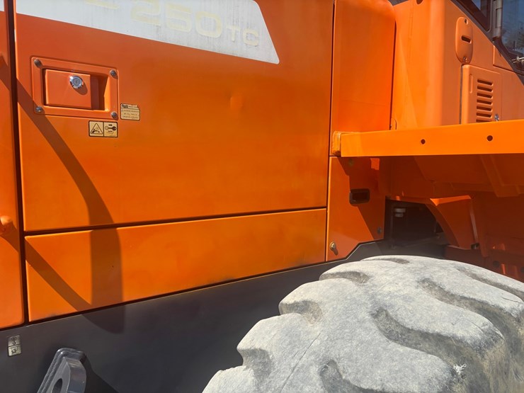 2013-doosan-dl250tc-image-22