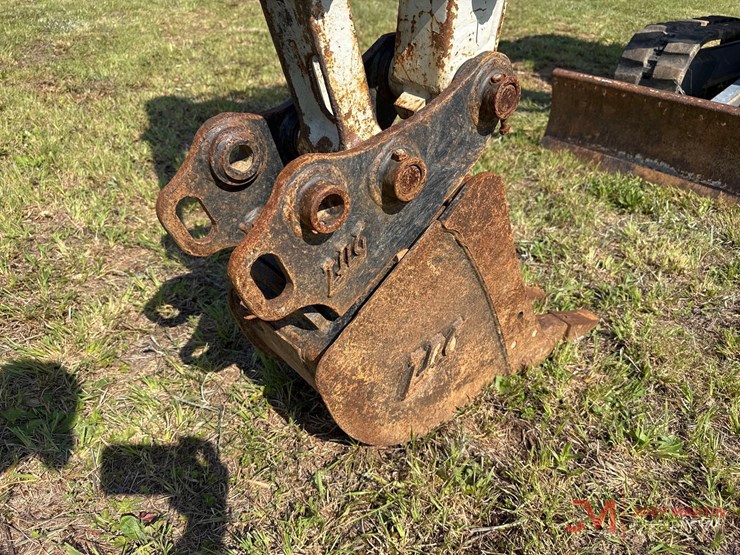 takeuchi-tb230-image-16