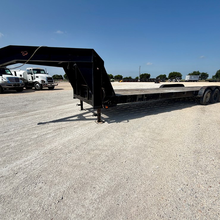 2005 C&M LOWBOY FLATBED TRAILER