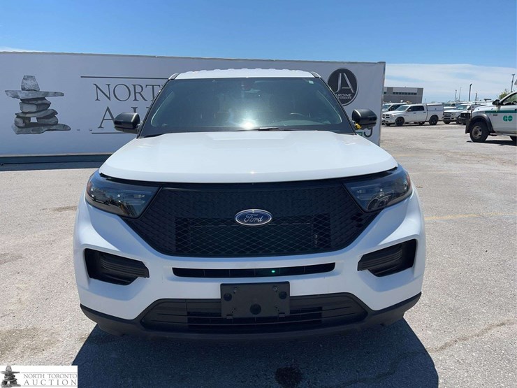 2022-ford-explorer-image-2