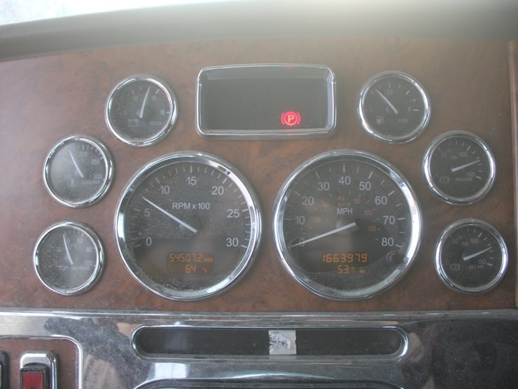 2006-peterbilt-379x-image-80