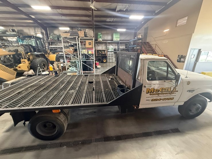 #2079-•-1997-ford-super-duty-flatbed-truck-image-6