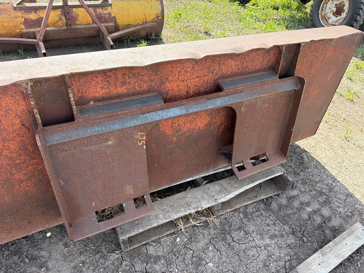 skidloader-quick-tach-7ft-bucket-image-10