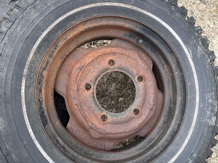 b78-13-rims-&-tires-image-6