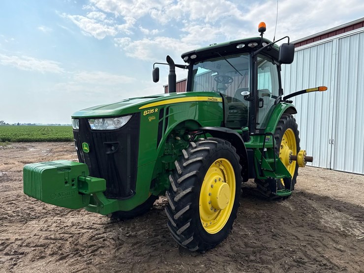 2013-john-deere-8235r-image-2