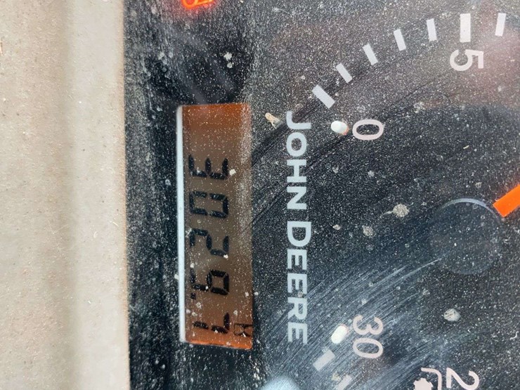 john-deere-3520-image-12