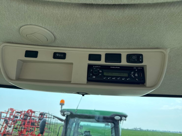 2013-john-deere-8235r-image-60
