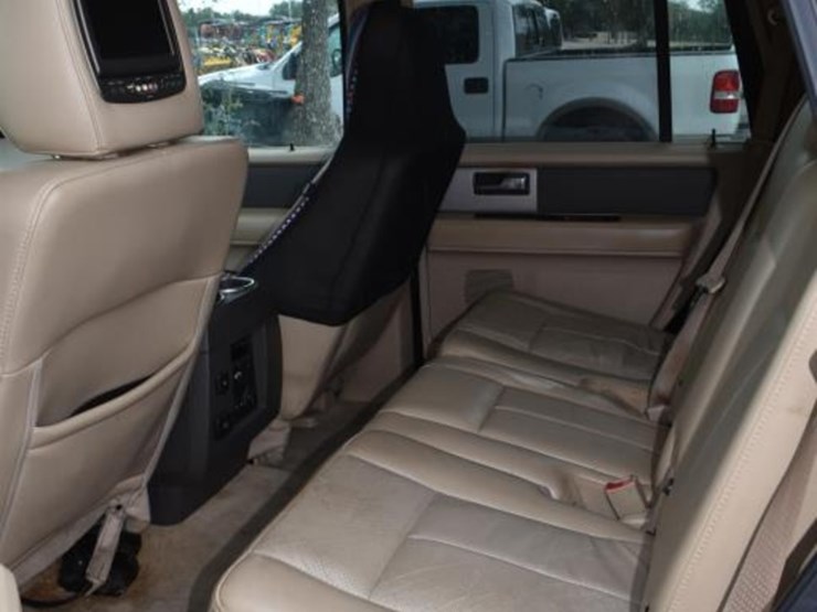 2012-ford-expedition-image-7