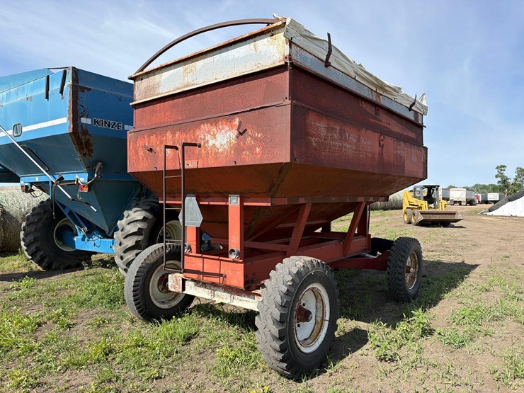 m&w-350-bushel-gravity-wagon-image-2