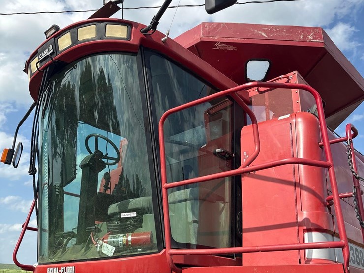 2006-international-2388-axle-flow-combine-image-16