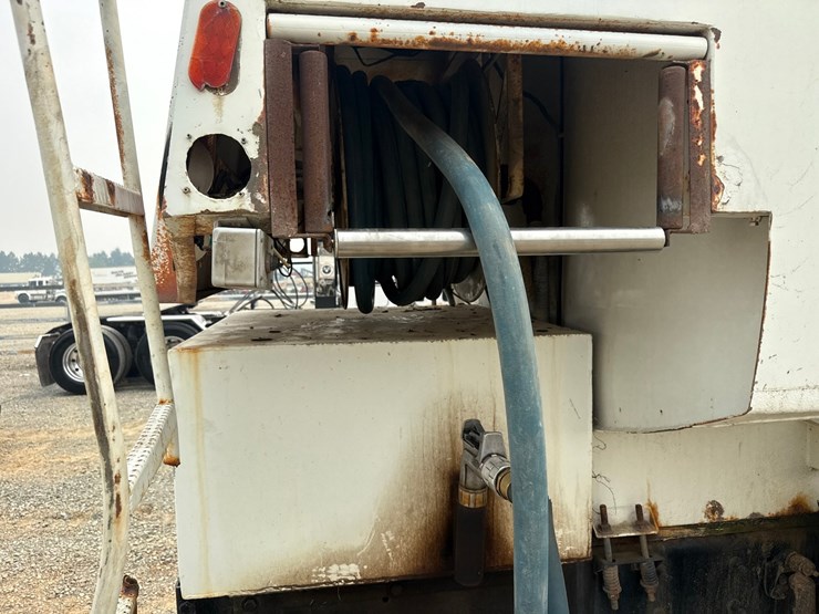 2004-international-durastar-4300-image-37