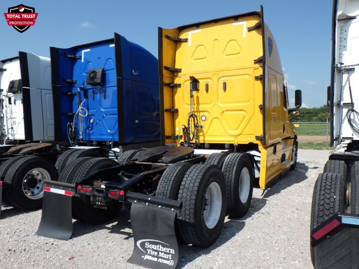 2022-freightliner-cascadia-126-image-9