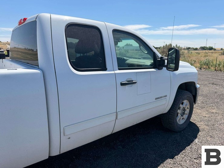 2013-chevrolet-silverado-3500-image-23