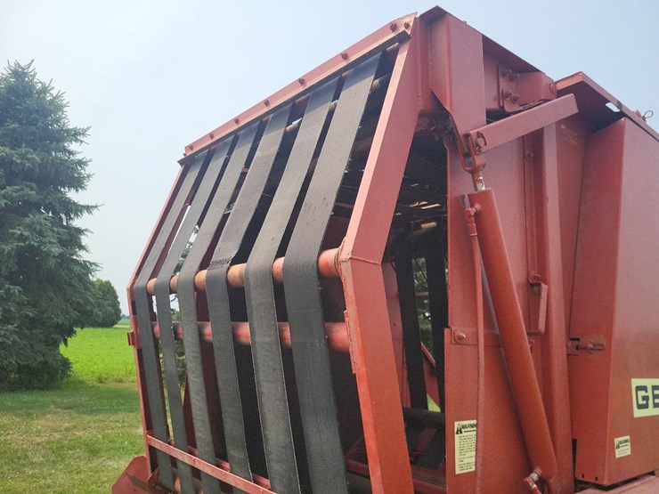 gehl-1600-round-baler-image-22