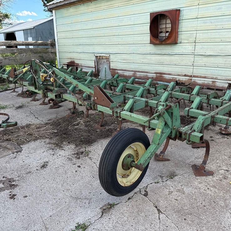 JOHN DEERE 1100