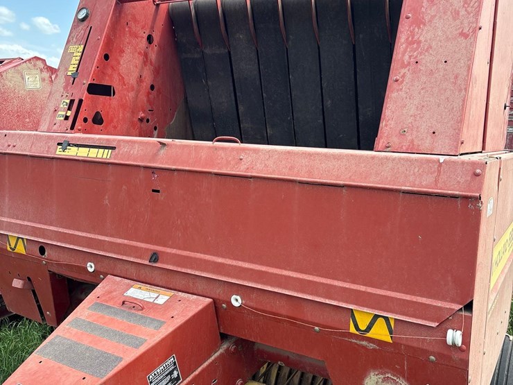 new-holland-660-image-17