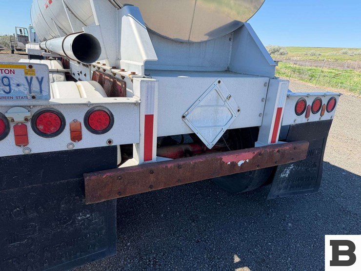 1994-west-mark-8000-gallon-tanker-trailer-image-28