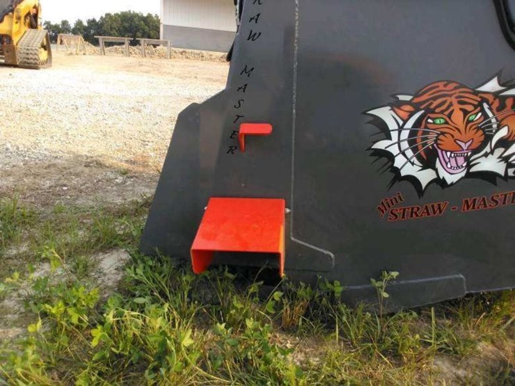 2023-mini-straw-master-smmi-4-bale-chopper-spreader-w/skid-loader-mounting-plate---like-new-image-16