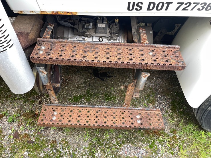 2016-international-durastar-4400-image-9