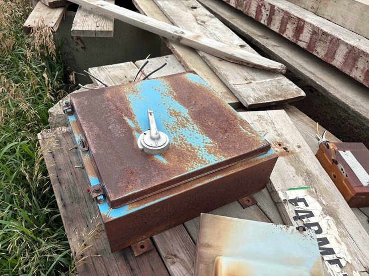 various-electrical-boxes-image-5