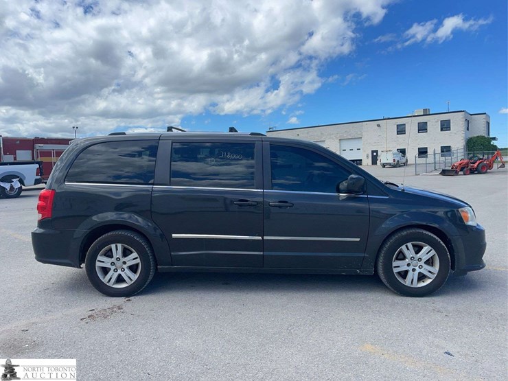 2012-dodge-grand-caravan-crew-image-4