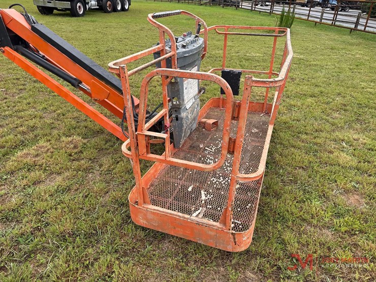 2017-jlg-660sj-image-4