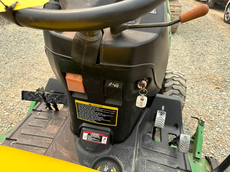 2014-john-deere-2025r-image-30