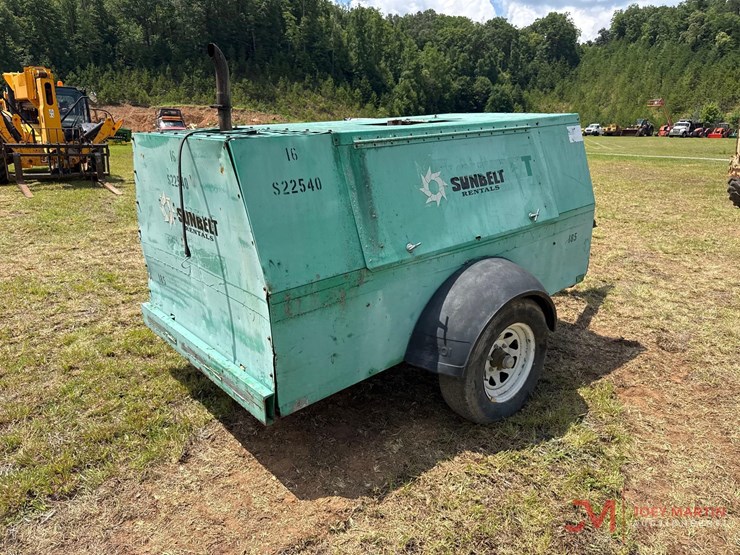 compair-1850-towable-air-compressor-image-3