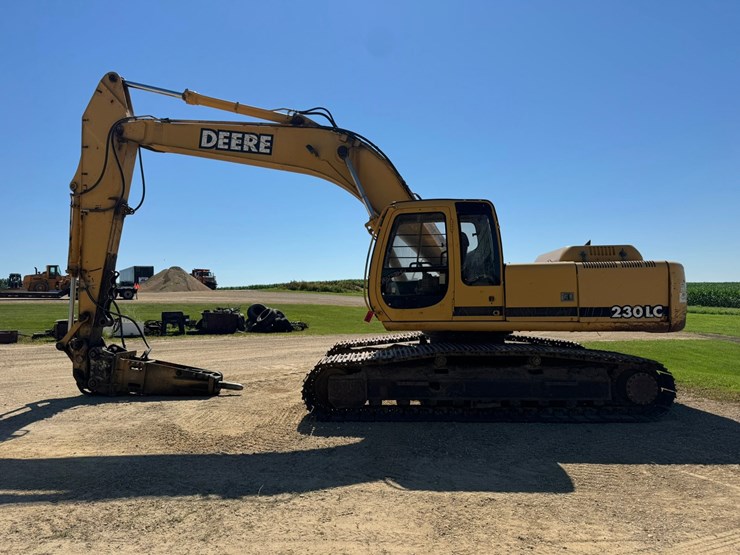 deere-230-lc-image-2