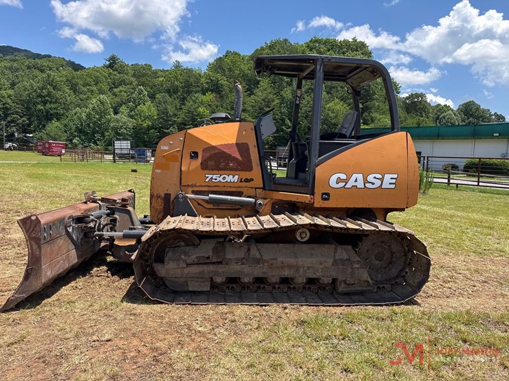 2018-case-750m-lgp-image-5
