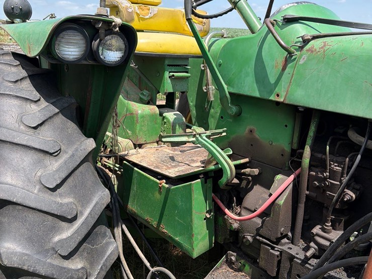 john-deere-3020-image-4