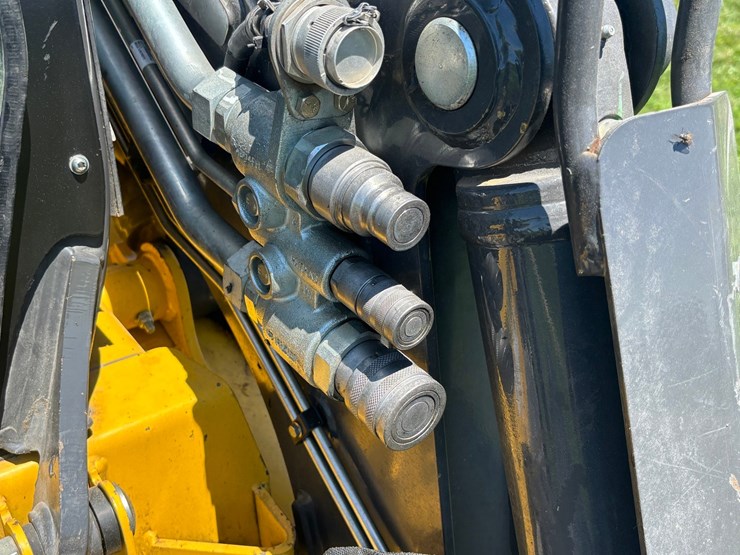 2025-new-holland-c362-image-53