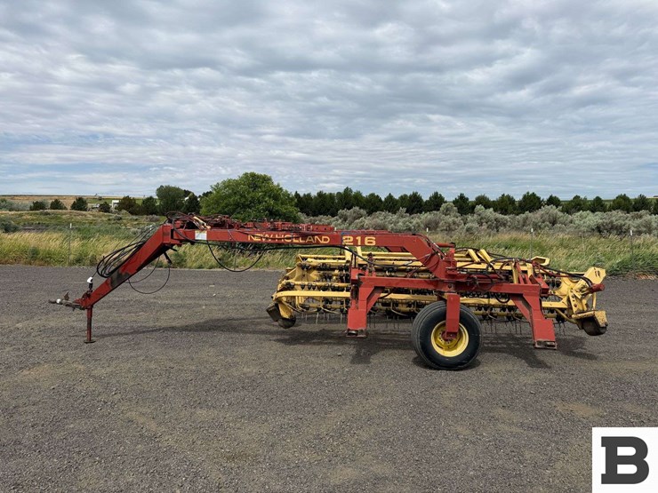 new-holland-216-image-2