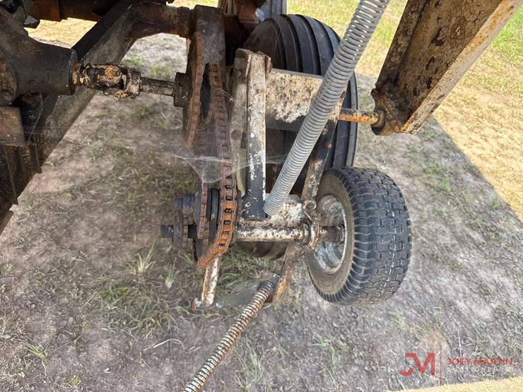 simonsen-8'-pull-type-fertilizer-spreader-image-12