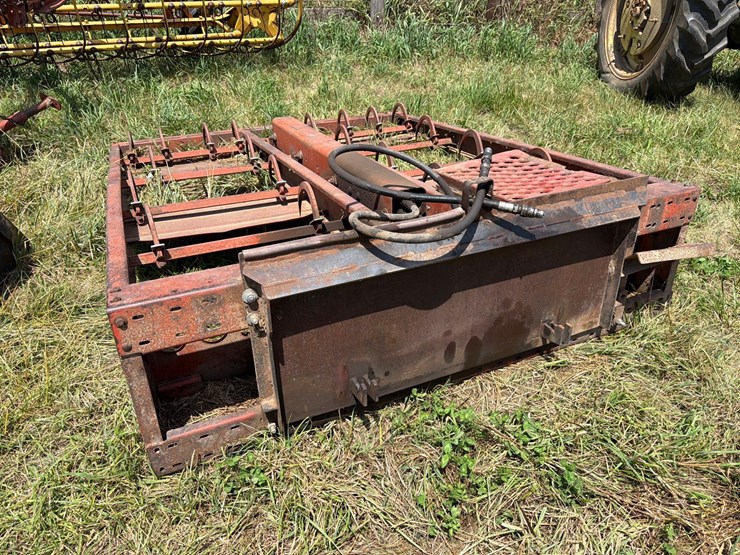 new-holland-l553-image-2