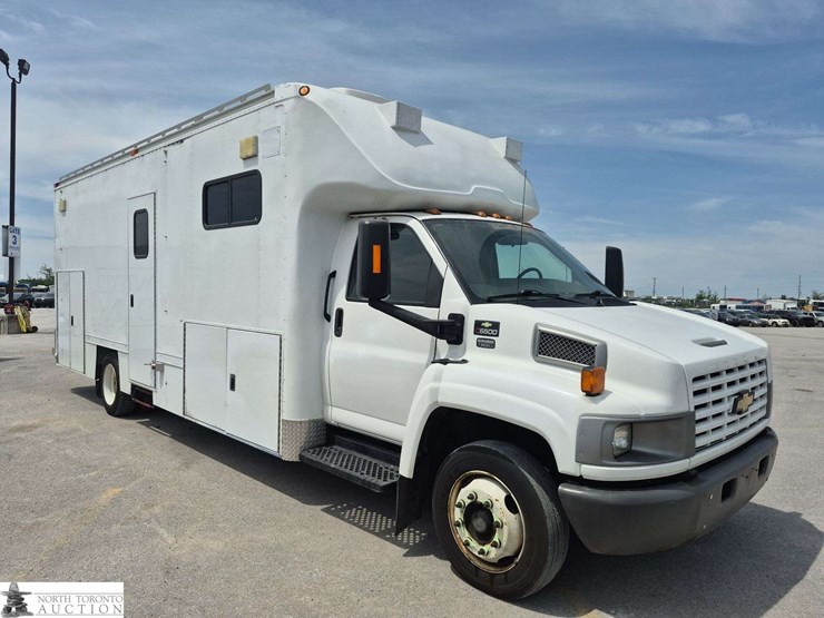 2006-chevrolet-kodiak-c5500-image-3