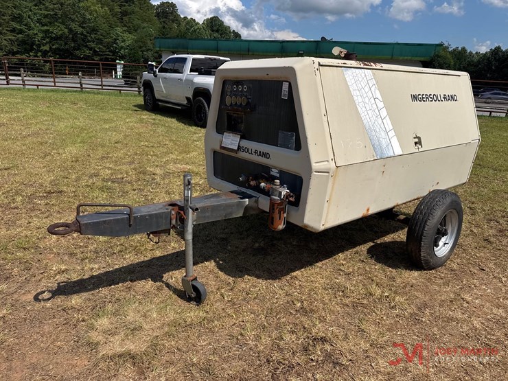 ingersoll-rand-175-towable-air-compressor-image-4