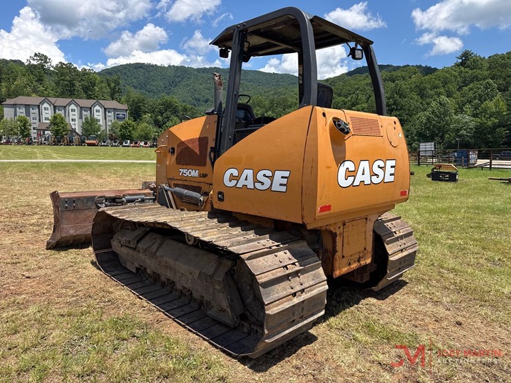 2018-case-750m-lgp-image-4