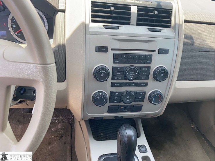 2011-ford-escape-image-11
